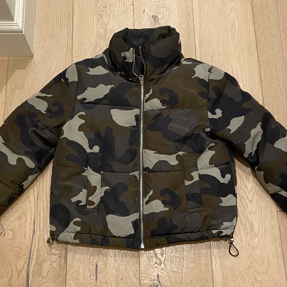 Cute camo puffer jacket from H&M